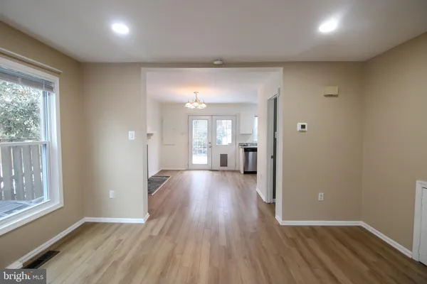 $3,100 | 410 Clifford Avenue, Alexandria, VA 22305