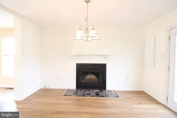 $3,100 | 410 Clifford Avenue, Alexandria, VA 22305
