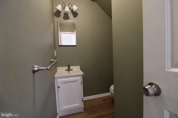 $3,100 | 410 Clifford Avenue, Alexandria, VA 22305