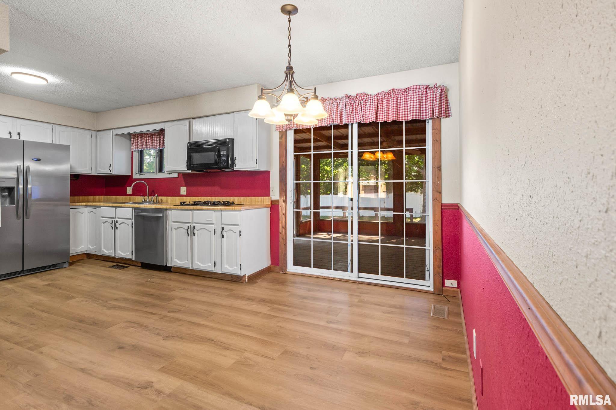1060 Caprice Road West Frankfort, IL 62896 - Photo 5 of 24
