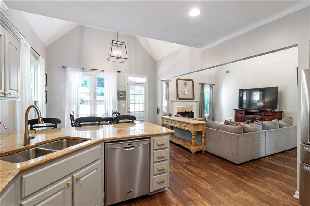 4635 Hardwick Court Suwanee, GA 30024 - Photo 12 of 46