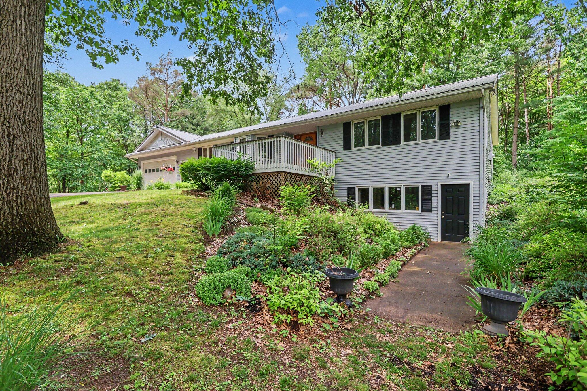 2985 West Kirby Road Battle Creek, MI 49017 - Photo 2 of 31 002_file_9730