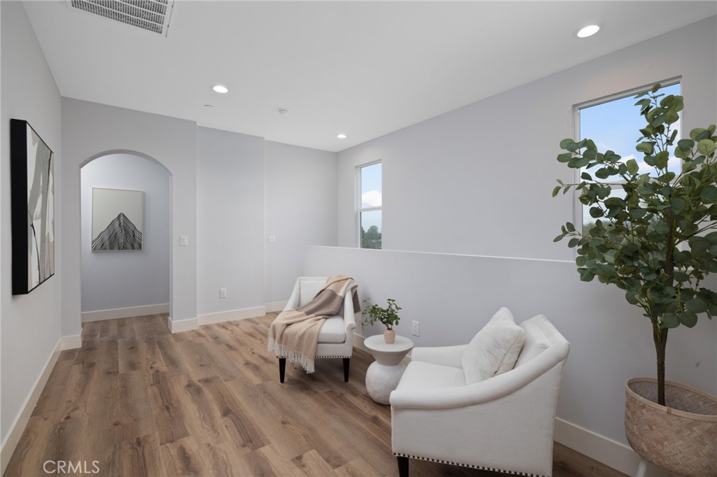11237 Gladhill Road, Unit 4 Whittier, CA 90604 - Photo 18 of 34 a living room with furniture and a potted plant