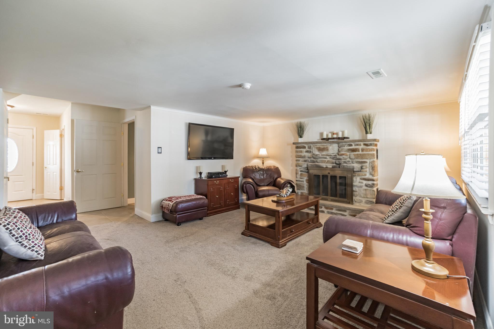13034 Sewell Road Philadelphia, PA 19116 - Photo 13 of 32 Family Room
