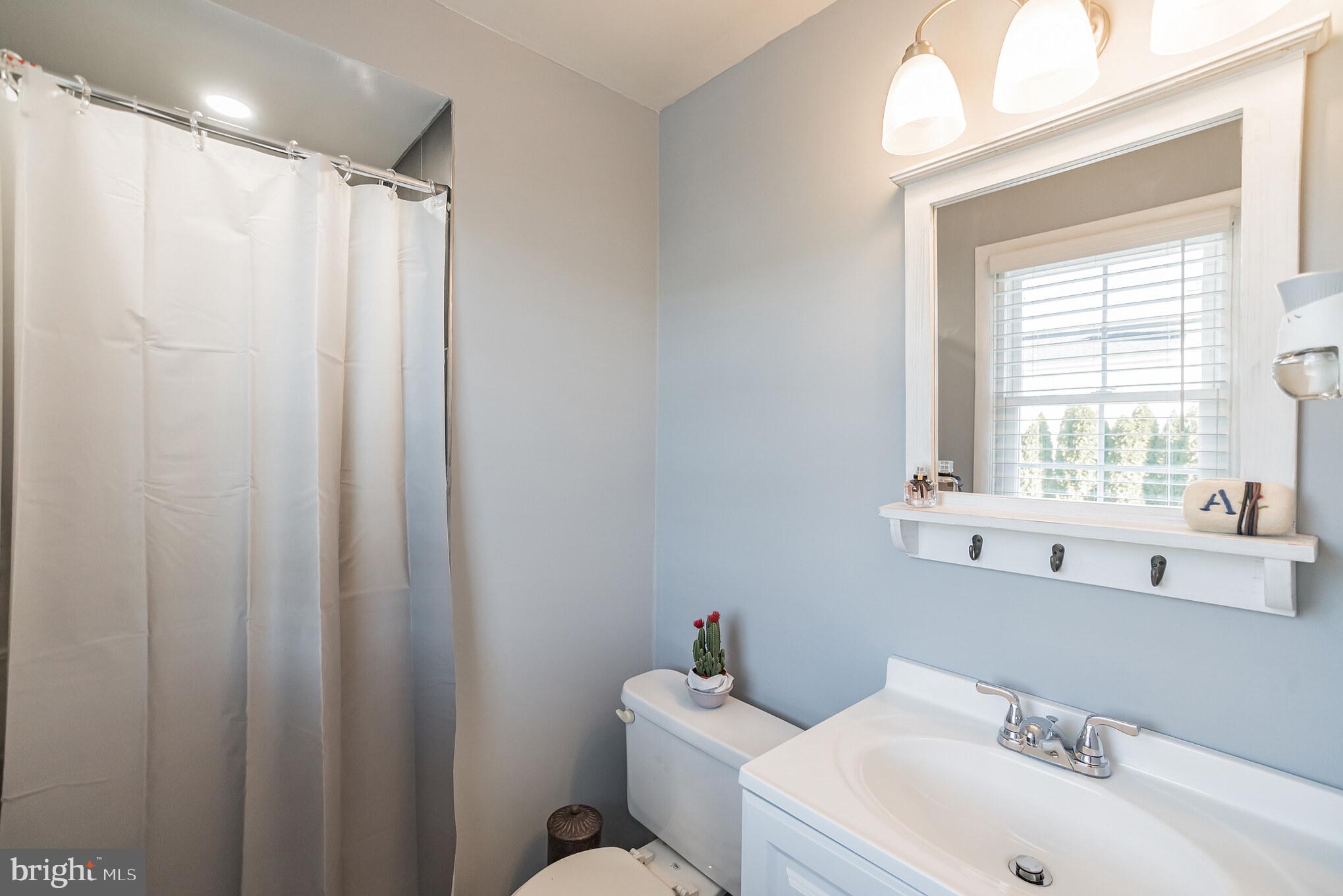 13034 Sewell Road Philadelphia, PA 19116 - Photo 18 of 32 Master Bath
