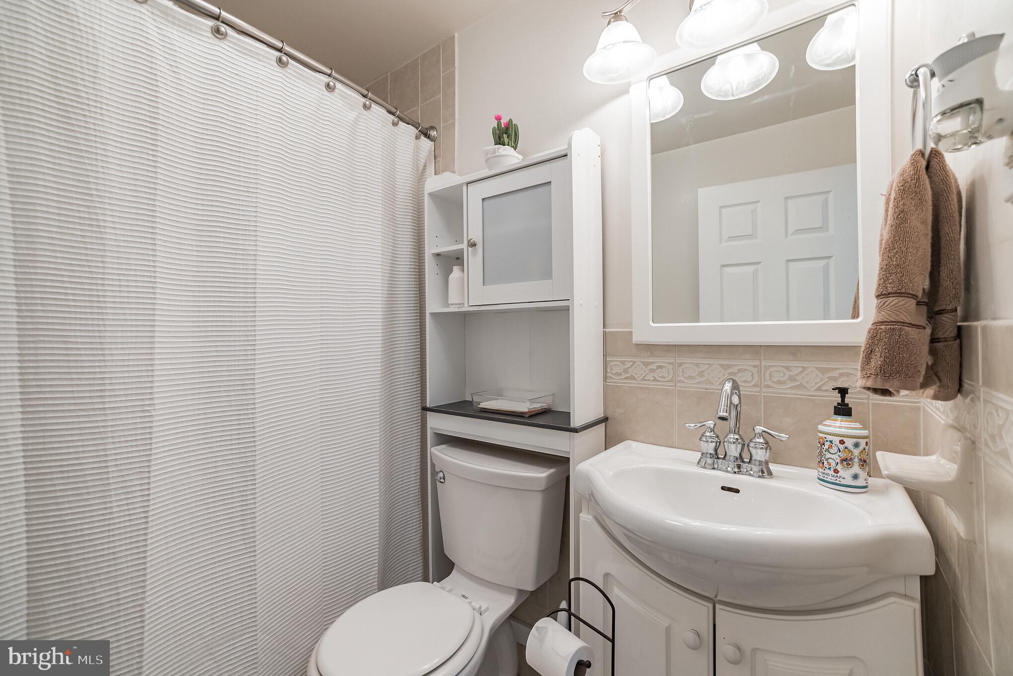 13034 Sewell Road Philadelphia, PA 19116 - Photo 23 of 32 Full Bath 2