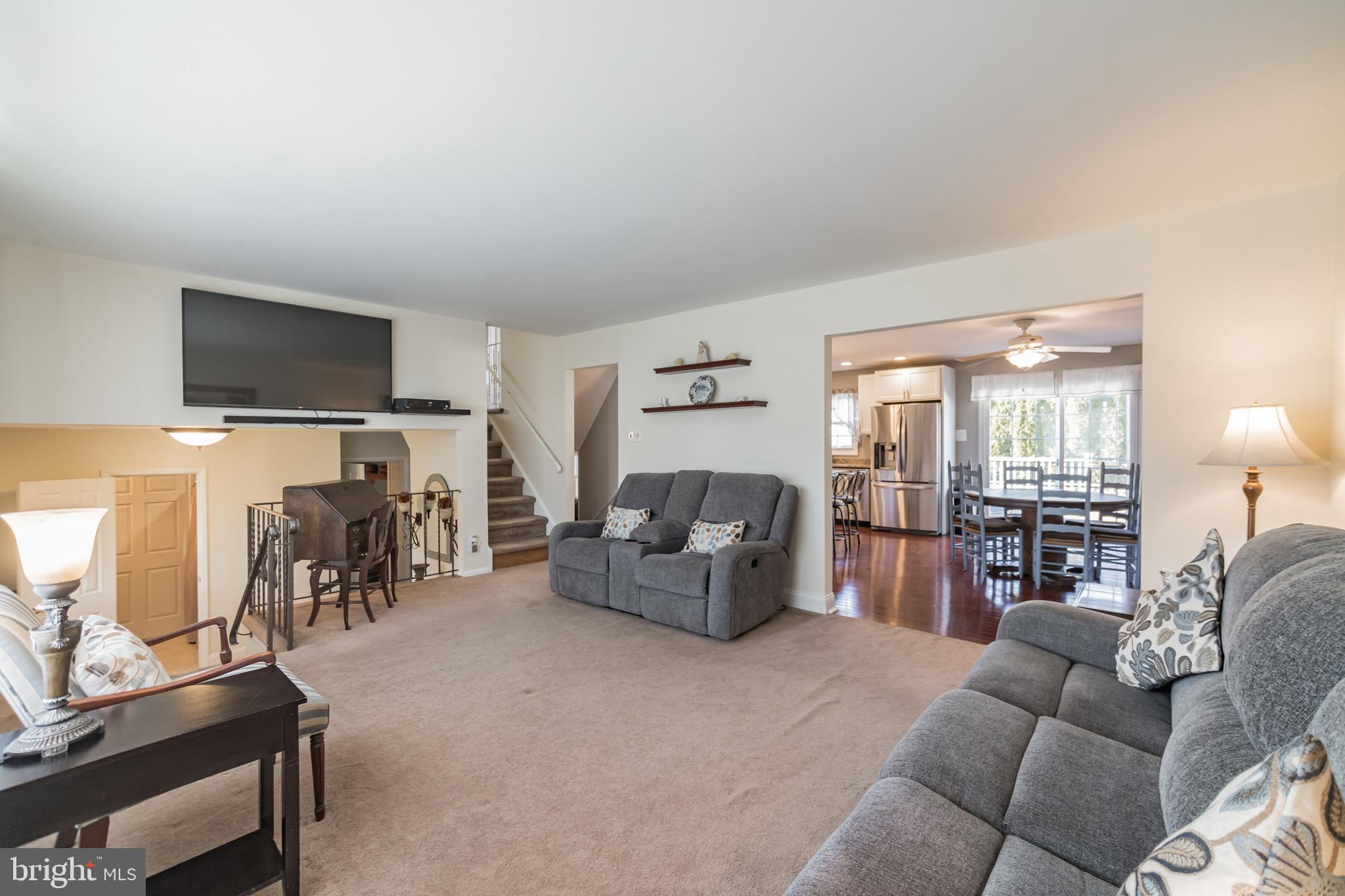 13034 Sewell Road Philadelphia, PA 19116 - Photo 5 of 32