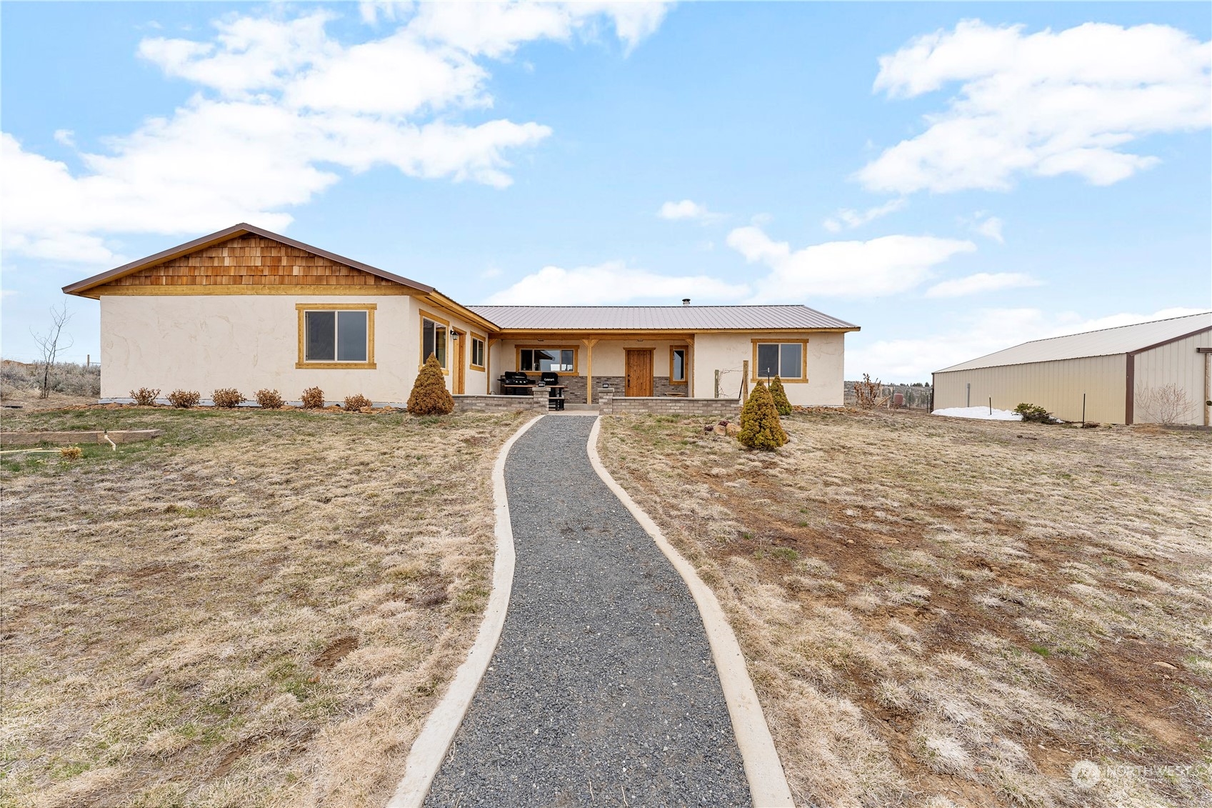 2083 3rd Road Southwest East Wenatchee, WA 98802 - Photo 2 of 37 Gallery Image 2