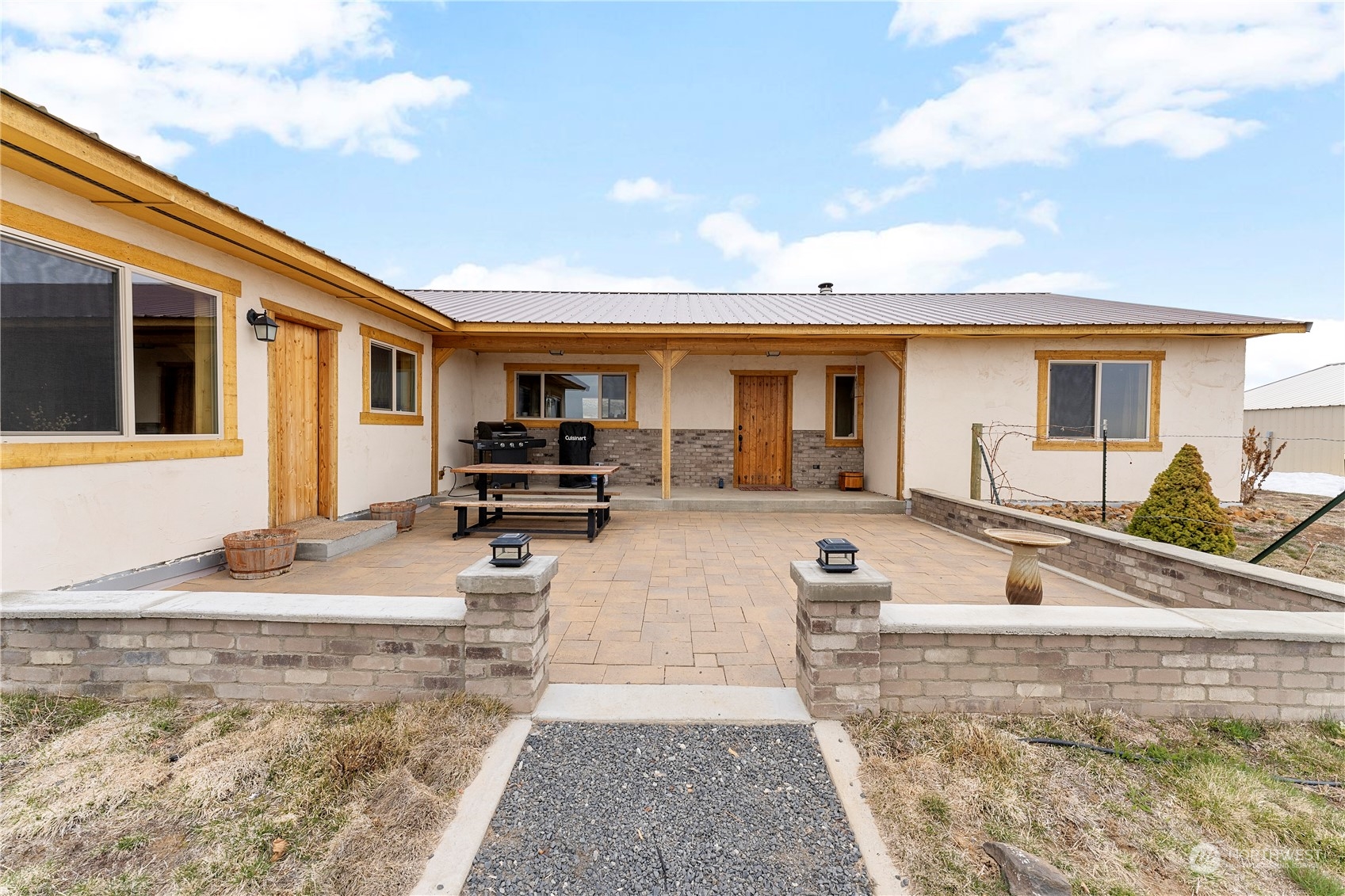 2083 3rd Road Southwest East Wenatchee, WA 98802 - Photo 3 of 37 Gallery Image 3