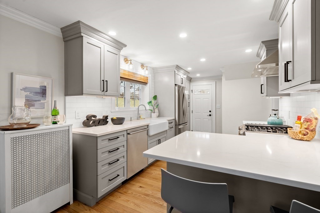 375 Warren Street Needham, MA 02492 - Photo 2 of 33 Gallery Image 2