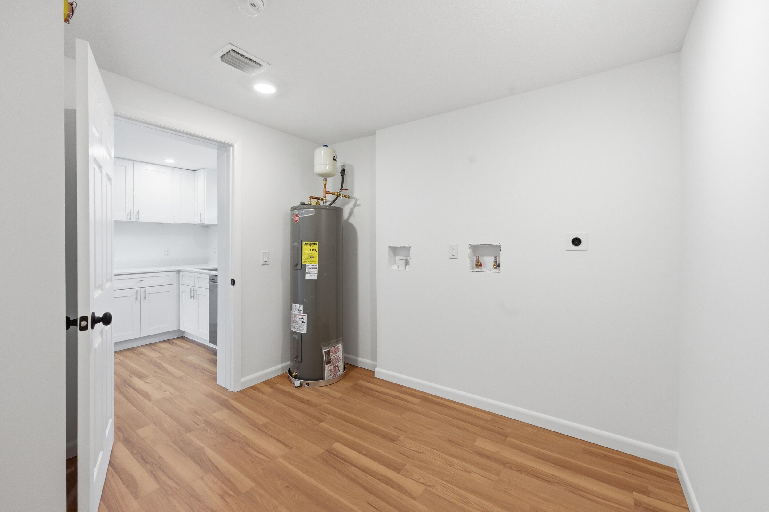 1503 Northeast 6th Street Okeechobee, FL 34972 - Photo 17 of 31 laundry room