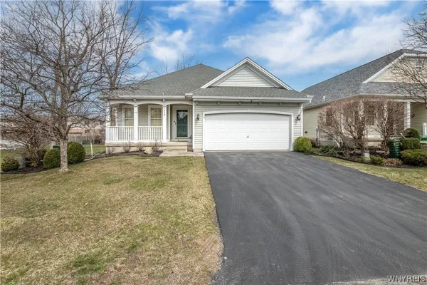 $349,900 | 6 Glenfield Drive, West Seneca, NY 14224