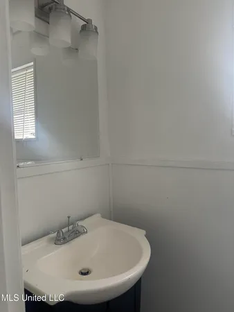 $89,900 | 721 Glenmont Drive, Jackson, MS 39209