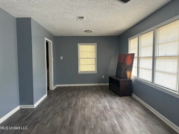 $89,900 | 721 Glenmont Drive, Jackson, MS 39209