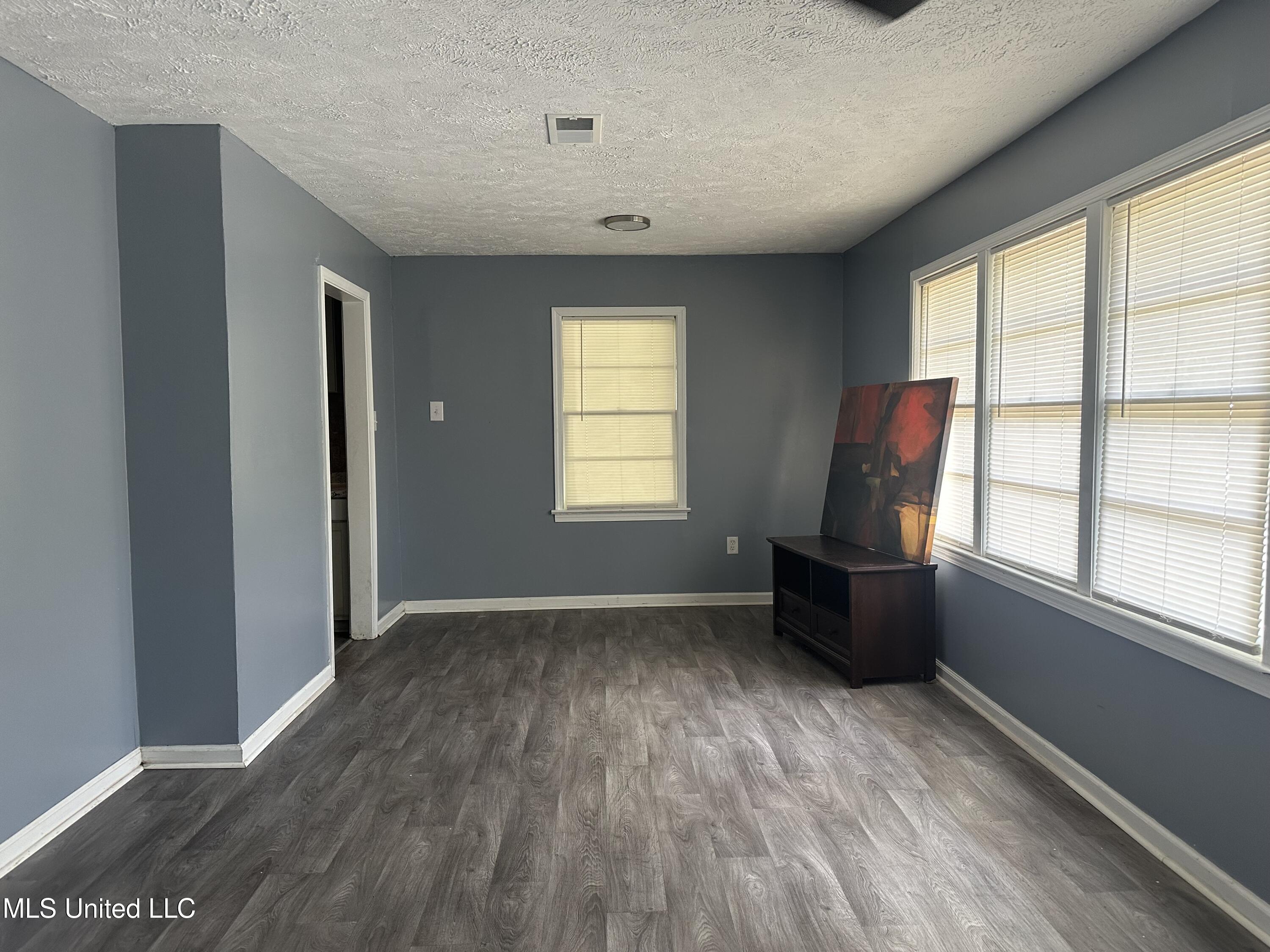 721 Glenmont Drive Jackson, MS 39209 - Photo 3 of 31 IMG_9827