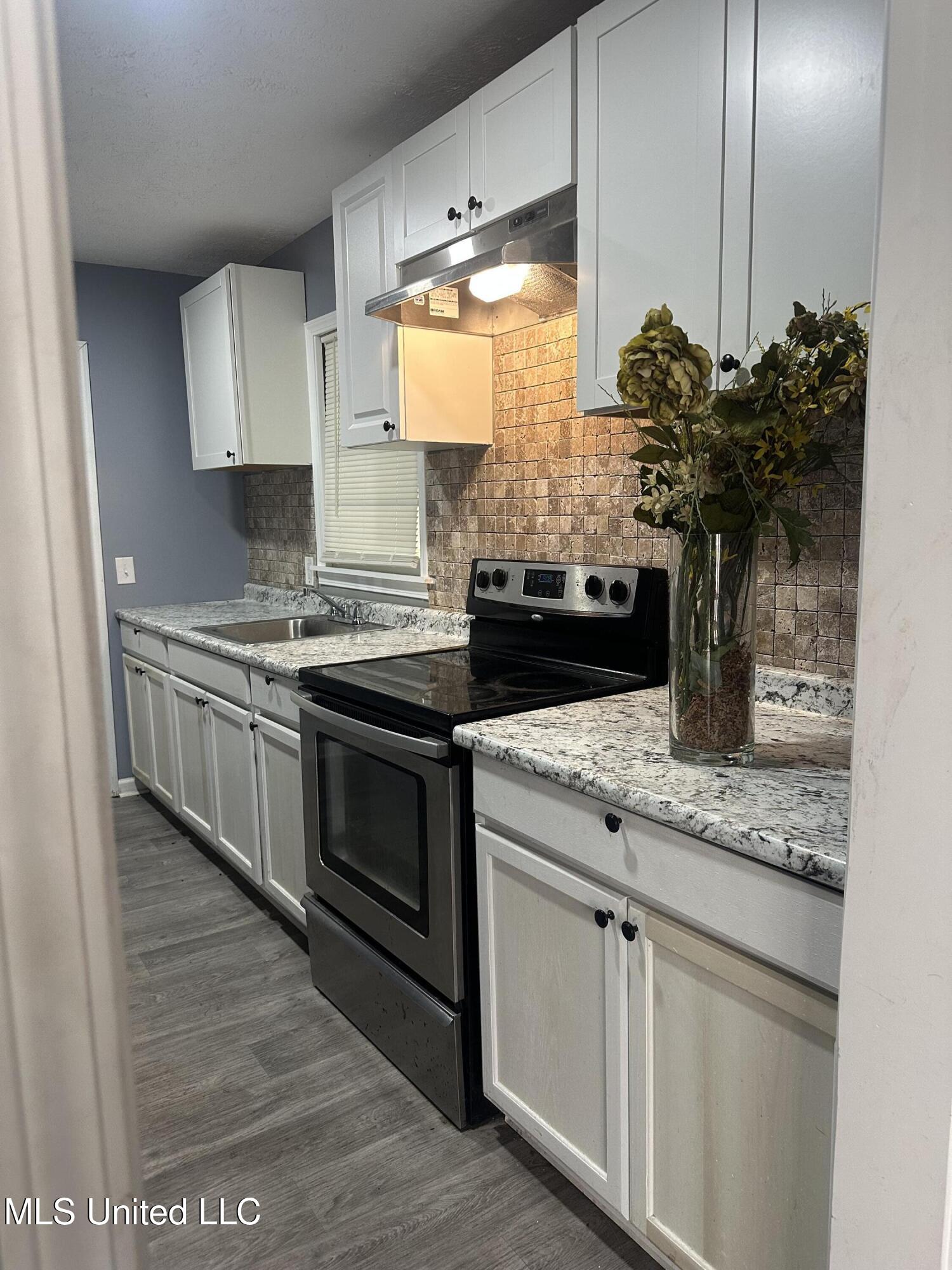 721 Glenmont Drive Jackson, MS 39209 - Photo 7 of 31 IMG_9922