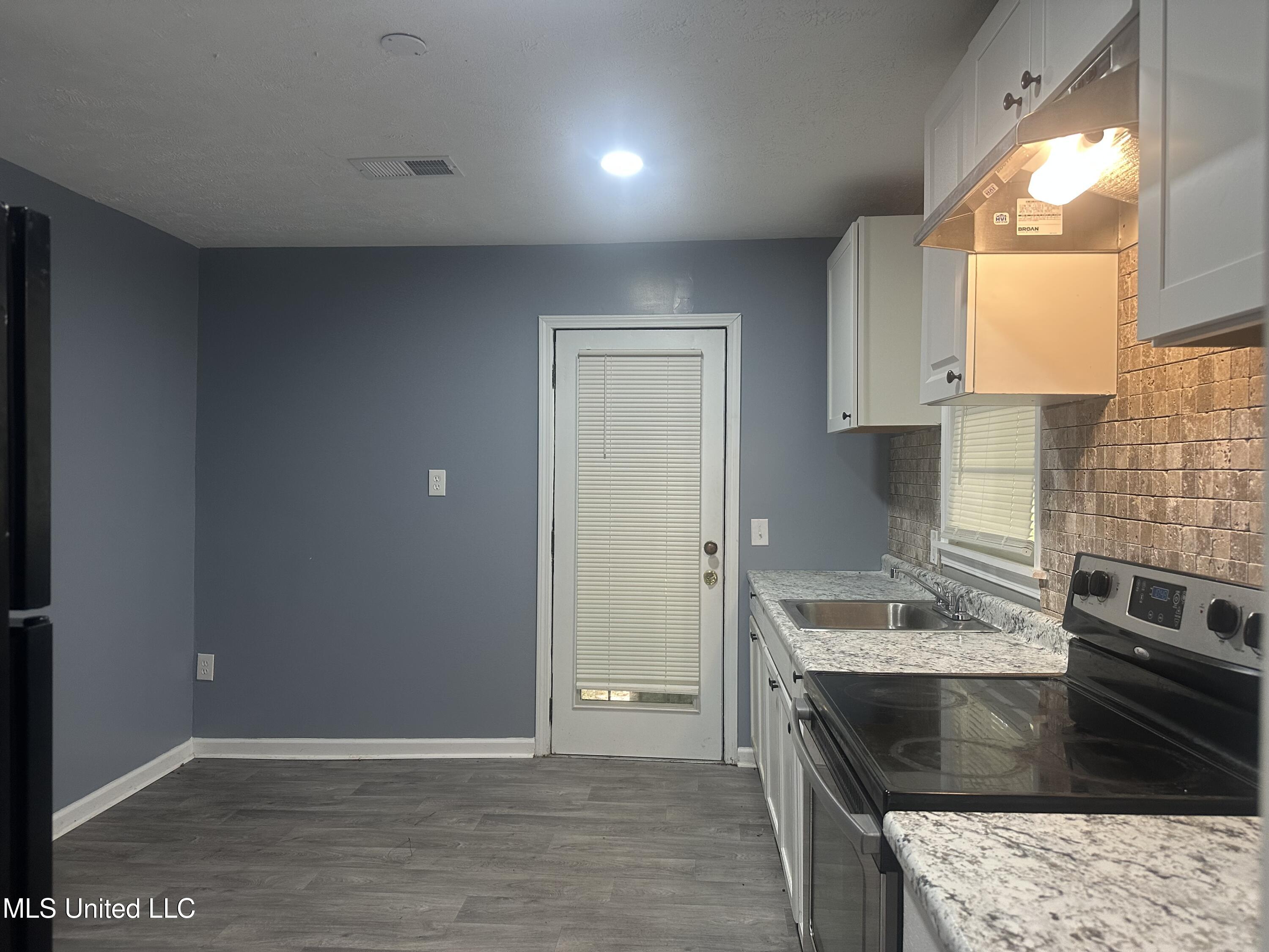 721 Glenmont Drive Jackson, MS 39209 - Photo 8 of 31 IMG_9801