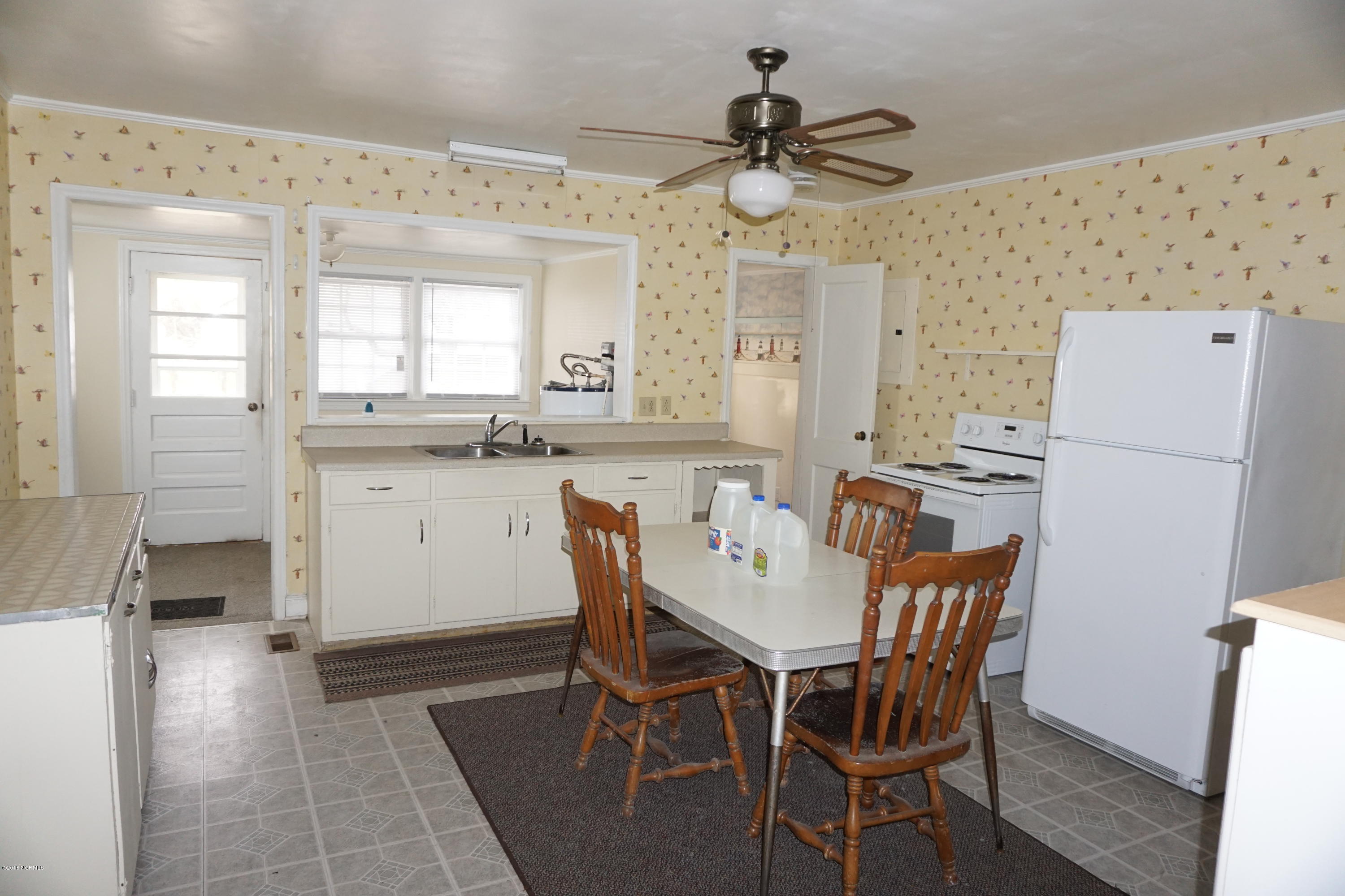 3301 Oaks Road New Bern, NC 28560 - Photo 14 of 30 Kitchen