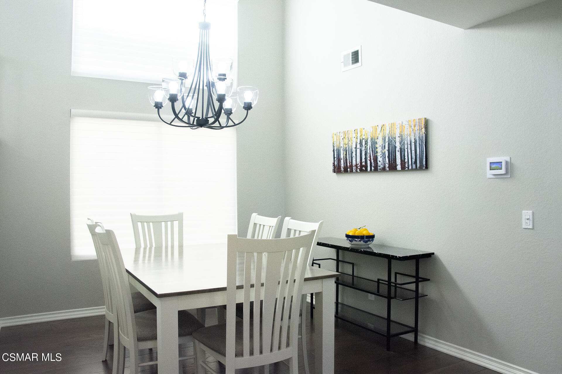 685 Overlook Road Simi Valley, CA 93065 - Photo 14 of 37 a dining room with furniture and window