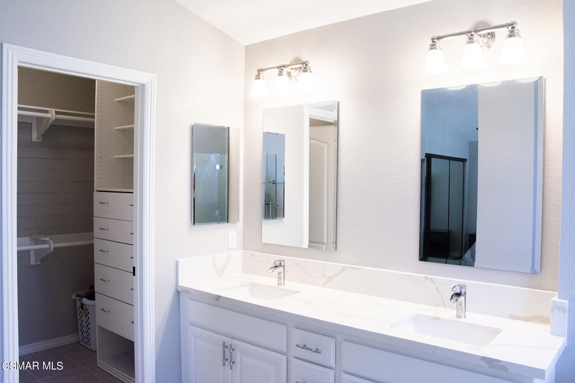 685 Overlook Road Simi Valley, CA 93065 - Photo 29 of 37 a bathroom with a sink and a large mirror
