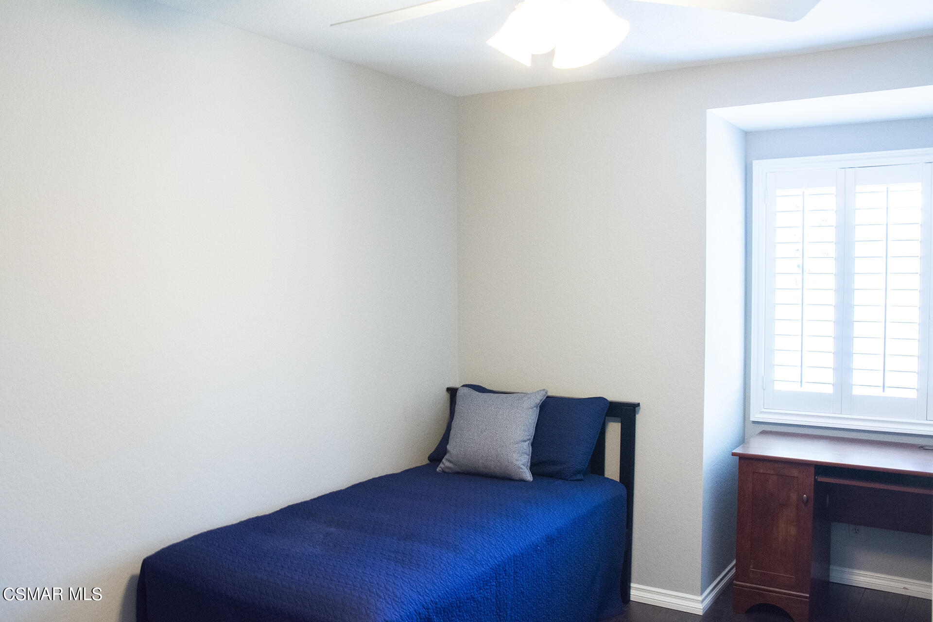 685 Overlook Road Simi Valley, CA 93065 - Photo 35 of 37 a large bed sitting in a bedroom next to a window