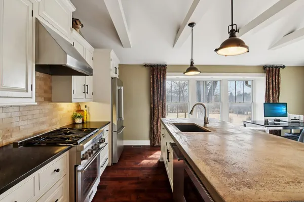 $725,000 | 635 Signal Hill Road, North Barrington, IL 60010