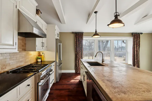 $725,000 | 635 Signal Hill Road, North Barrington, IL 60010