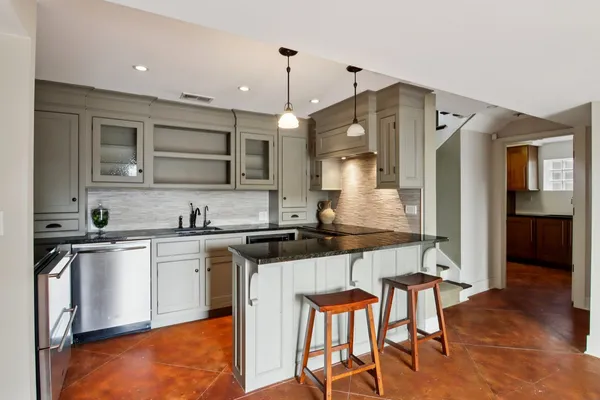 $725,000 | 635 Signal Hill Road, North Barrington, IL 60010