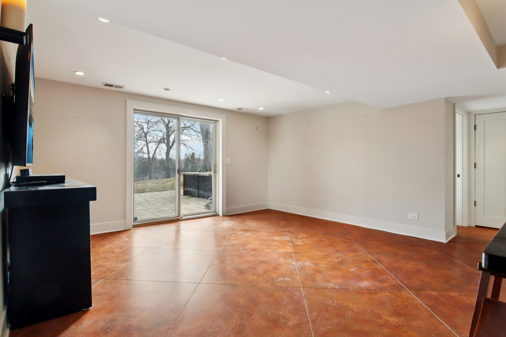 635 Signal Hill Road North Barrington, IL 60010 - Photo 29 of 69 a view of an empty room with wooden floor and a window