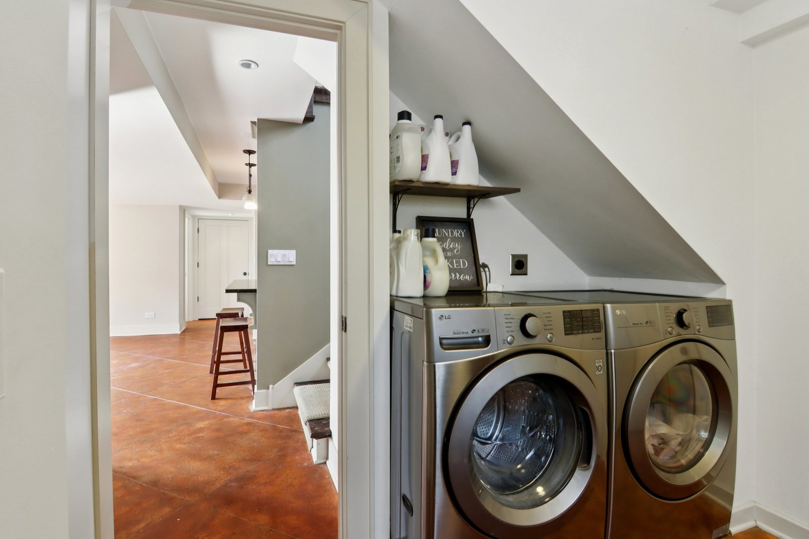 635 Signal Hill Road North Barrington, IL 60010 - Photo 35 of 69 a view of living room washer and dryer