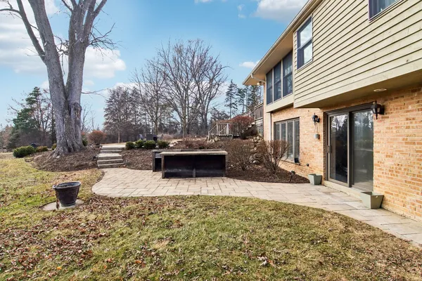 $725,000 | 635 Signal Hill Road, North Barrington, IL 60010