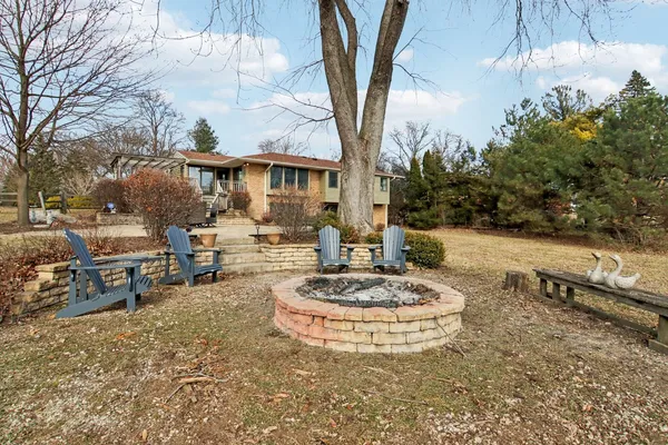 $725,000 | 635 Signal Hill Road, North Barrington, IL 60010