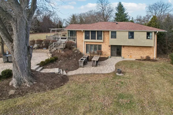 $725,000 | 635 Signal Hill Road, North Barrington, IL 60010