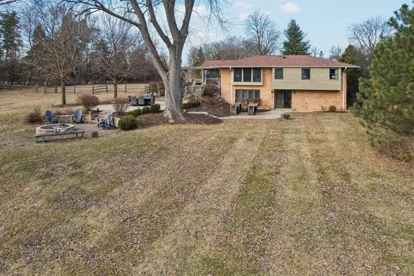 $725,000 | 635 Signal Hill Road, North Barrington, IL 60010