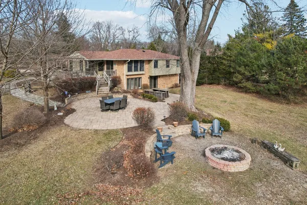 $725,000 | 635 Signal Hill Road, North Barrington, IL 60010