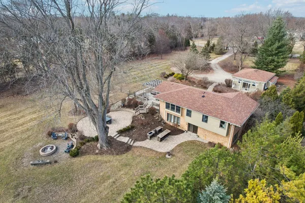 $725,000 | 635 Signal Hill Road, North Barrington, IL 60010