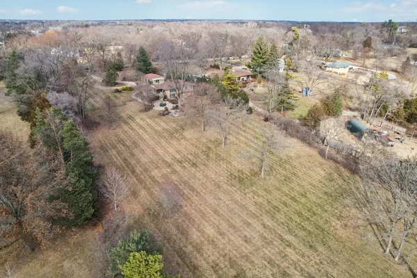 $725,000 | 635 Signal Hill Road, North Barrington, IL 60010