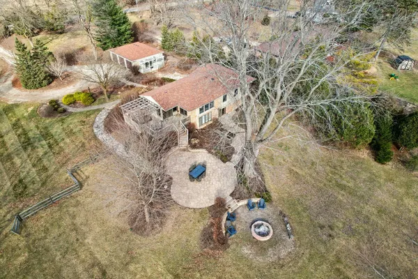 $725,000 | 635 Signal Hill Road, North Barrington, IL 60010