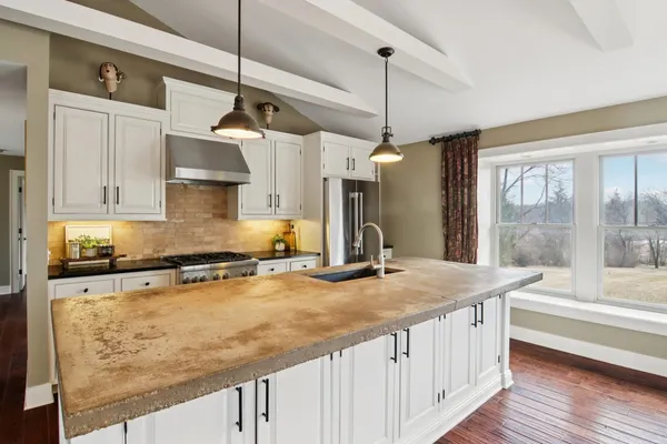 $725,000 | 635 Signal Hill Road, North Barrington, IL 60010