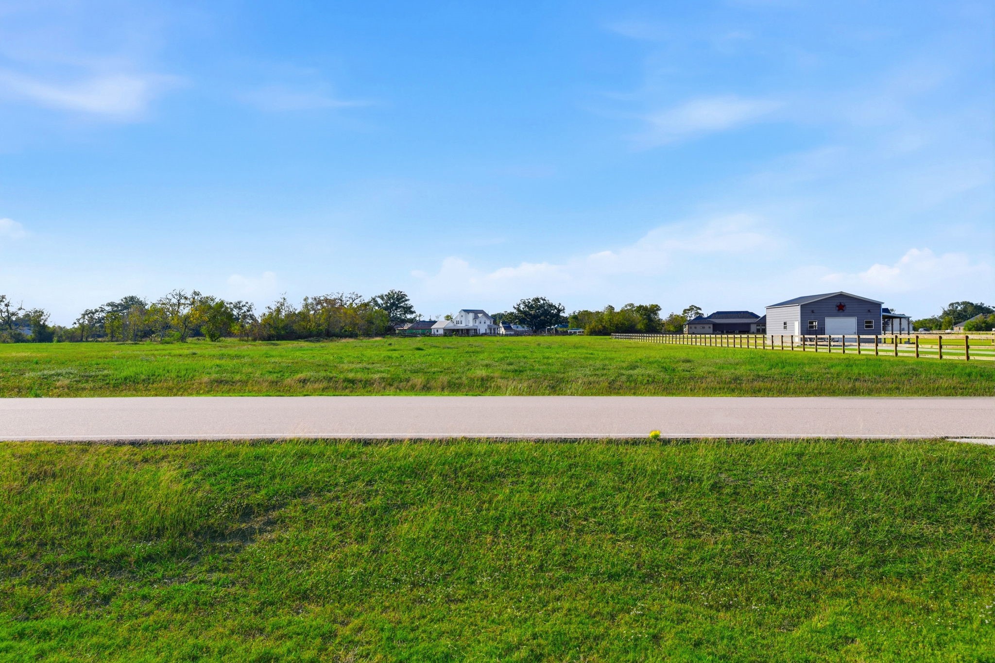 22810 Chenango Lake Drive Angleton, TX 77515 - Photo 17 of 21 a view of outdoor space with mountain view