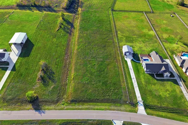 a view of a small yard