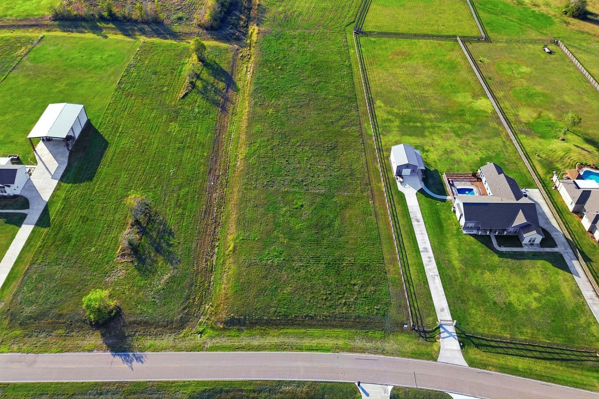 22810 Chenango Lake Drive Angleton, TX 77515 - Photo 2 of 21 a view of a small yard