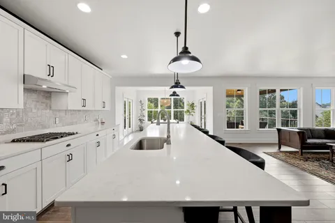 $1,170,000 | 18120 Ridgewood Place, Round Hill, VA 20141