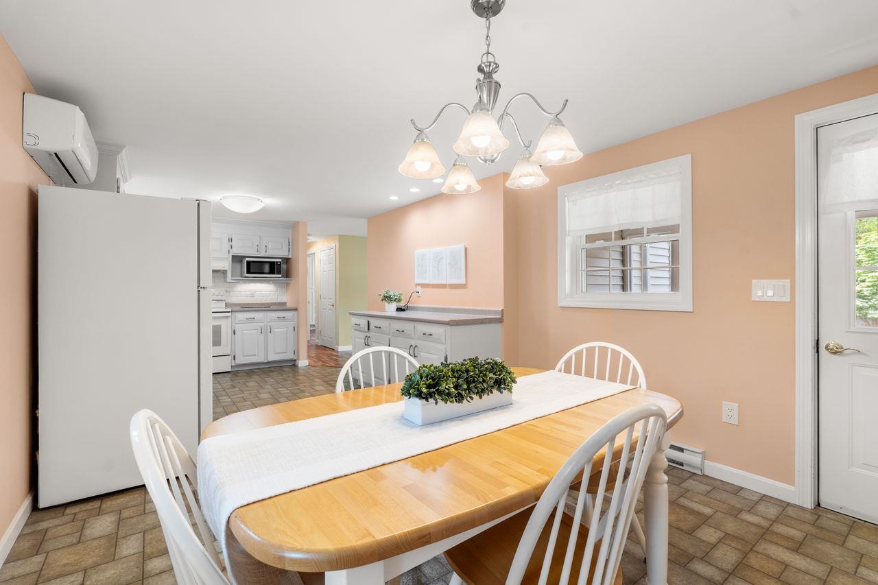 12 Custom Street Nashua, NH 03062 - Photo 3 of 33