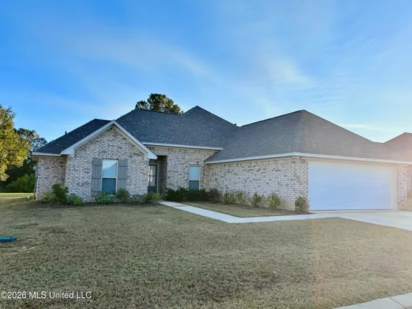 $307,999 | 631 Westfield Drive, Pearl, MS 39208