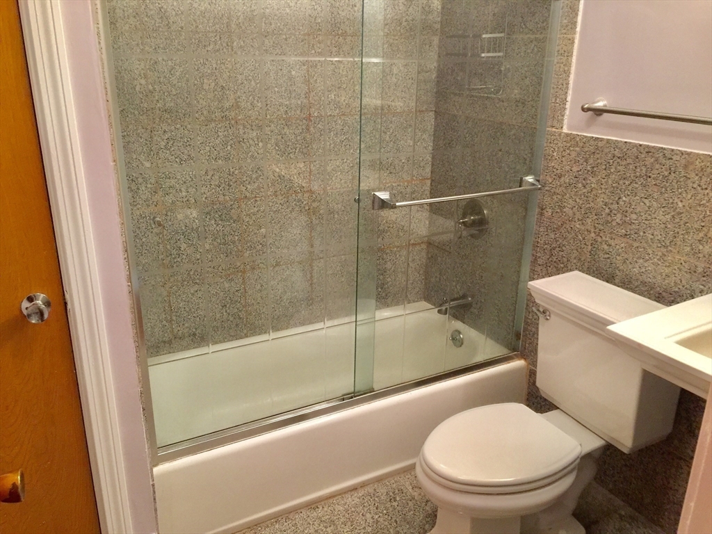 81 High Street, Unit 23 Amesbury, MA 01913 - Photo 12 of 19