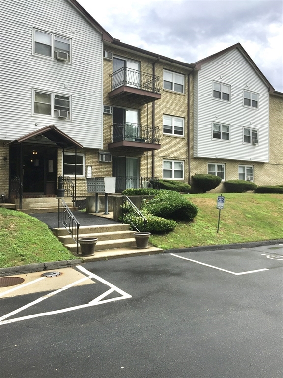 81 High Street, Unit 23 Amesbury, MA 01913 - Photo 3 of 19