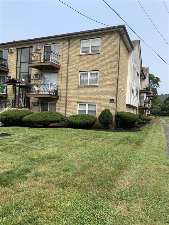 81 High Street, Unit 23 Amesbury, MA 01913 - Photo 4 of 19