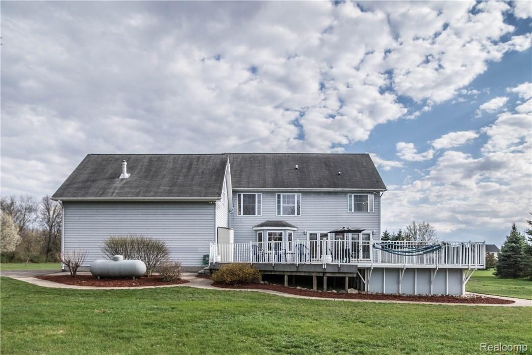 6289 Golf Club Road Howell, MI 48843 - Photo 33 of 35 33 back.jpg