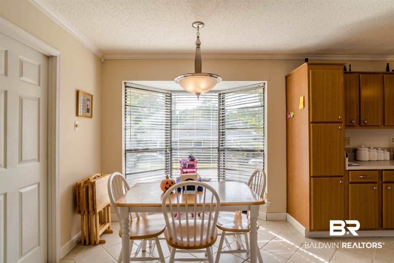 5717 Green Tree Road Mobile, AL 36609 - Photo 10 of 23 Dining Area